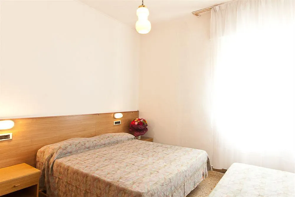 Hotel Manzoni Lido di Jesolo 0*,  Italy