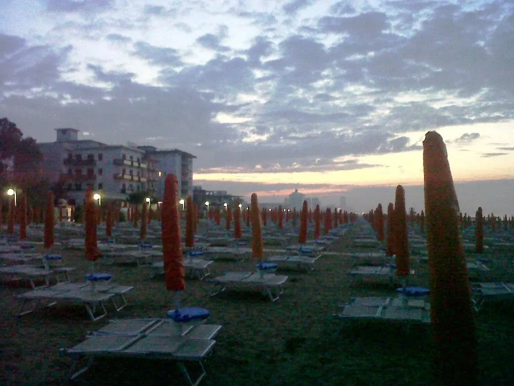 Hotel Manzoni Lido di Jesolo 0*,