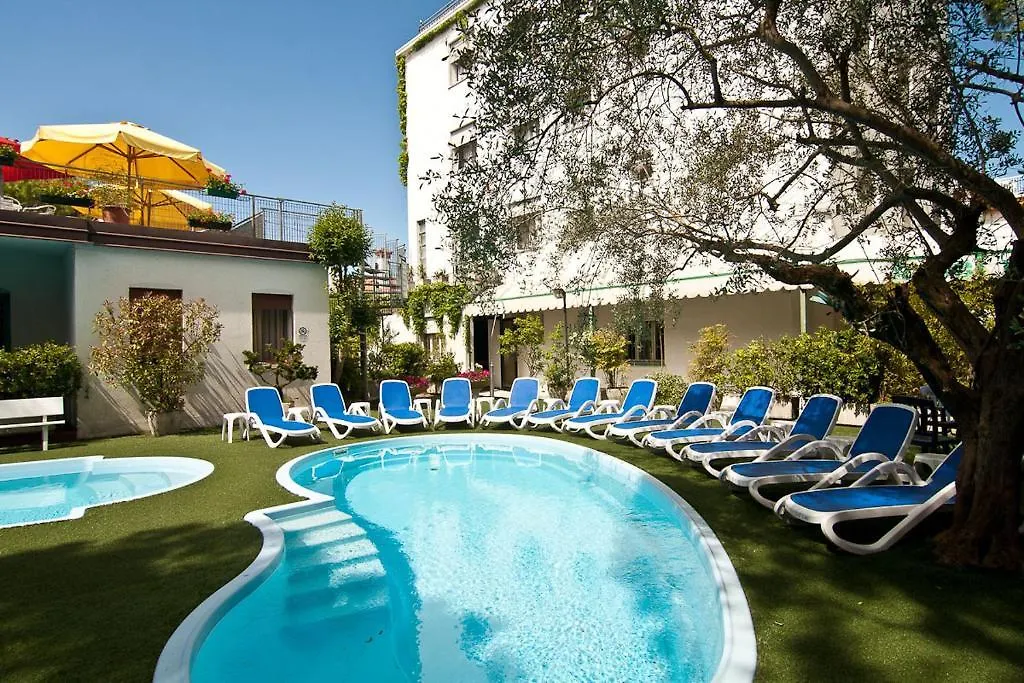 Hotel Manzoni Lido di Jesolo 0*,  Italy